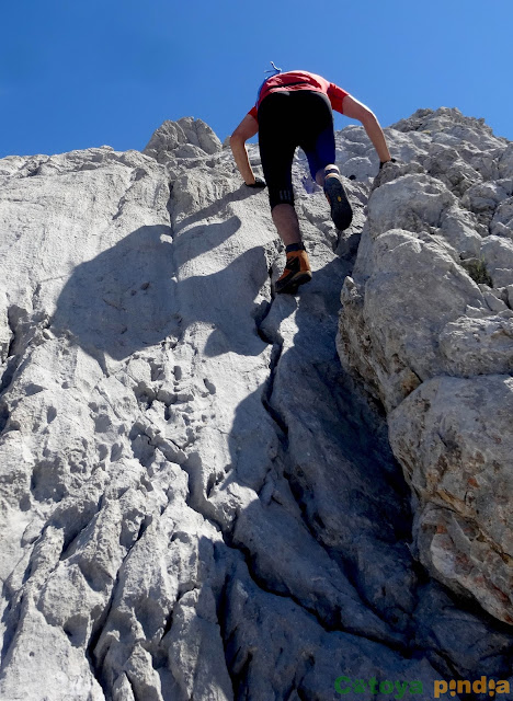 Subida a las Torres Areneras y a las Cuetos del Trave, pasando por el Refugio de Urriellu y el de Cabrones, en el Macizo Central de Picos de Europa.