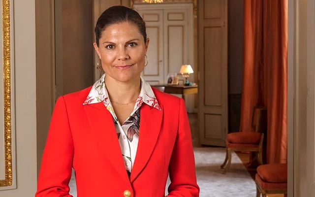 Crown Princess Victoria wore a red single-breasted premium blazer by The Extreme Collection. Camilla Thulin naples passion blouse