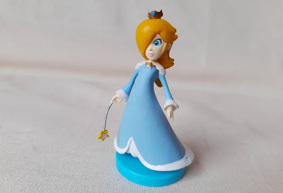 Miniatura de vinil estática (base improvisada) da Princess Rosalina  -  do Super Mario Nintendo 6cm de altura + 1cm base  R$ 12,00