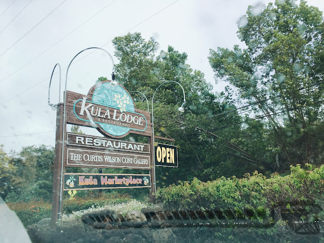 Kula Lodge sign