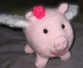 http://www.esunbeams.com/knittycat/patterns/PetuniaFlyingPiggyPeepPattern.pdf