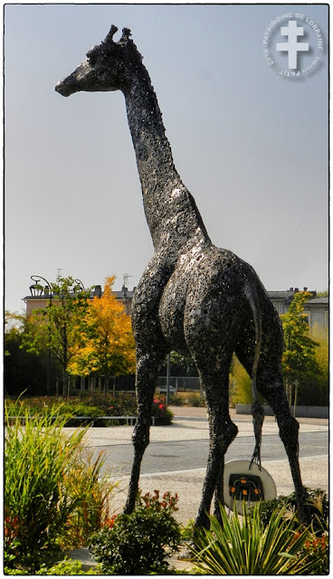 TOMBLAINE (54) - Place des Arts : La girafe de Jean-No