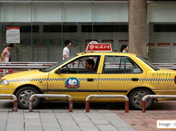 Mirip Minimarket! Taksi di China Ini Sediakan Jajanan Untuk Penumpangnya