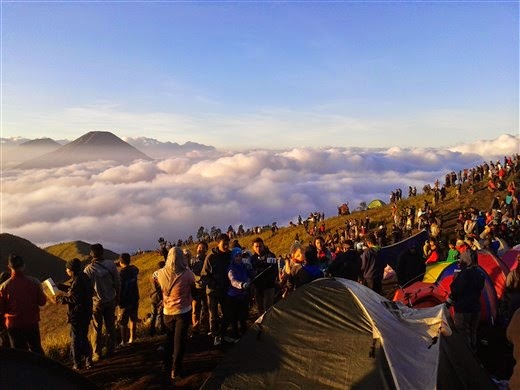 Pendakian Gunung Prau Dieng dan Spot Indah Yang Akan Anda Lewati Pendakian Gunung Prau Dieng dan Spot Indah Yang Akan Anda Lewati