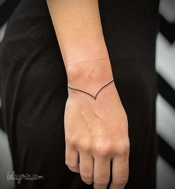 tatuaje de pulsera para una chicas