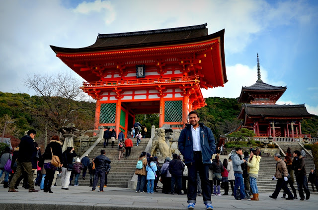 Nio-mon (Benevolent Kings Gate) 15th Century - Kiyomizudera