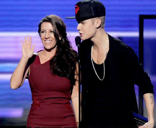 Justin Bieber & His Mom at American Music Awards 2012