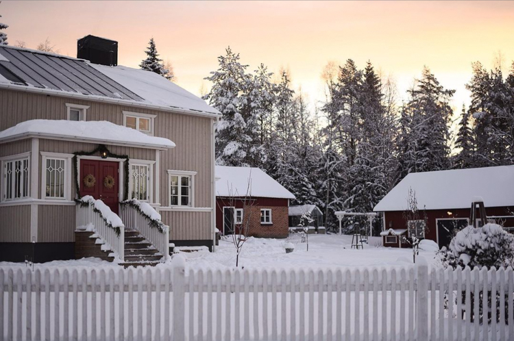 Pretty DIY Christmas Decorating Ideas In A Swedish Country Home