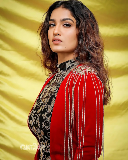 Saniya Iyappan actress latest photos