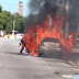 Carro pega fogo no Centro de Campos e mobiliza Corpo de Bombeiros