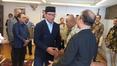 Charta Politika: Sandiaga dan Ridwan Kamil Unggul sebagai Cawapres