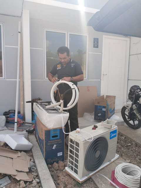 galeri CV. Manalu Taruli Batam Jasa service AC, Perawatan cuci AC, isi freon, jasa bongkar pasang AC, pengadaan AC baru, serta tukar tambah AC Batam