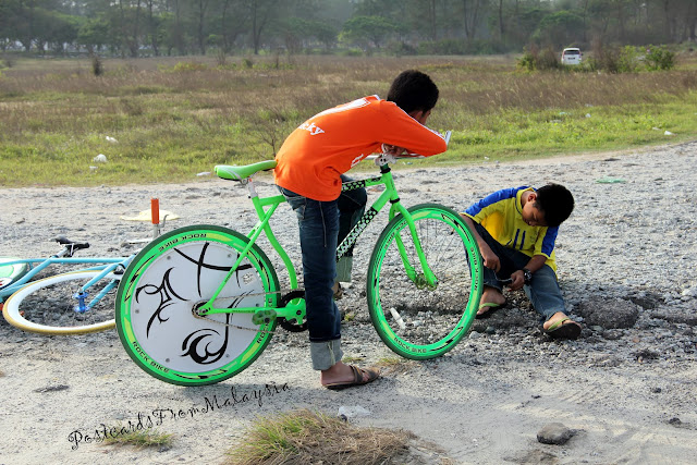 Postcards From Malaysia Pantai Pandak Dan Basikal Fixie