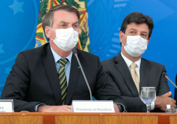 Hospital que atendeu Bolsonaro omite dois nomes da lista de contaminados com Covid-19