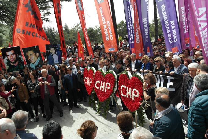 Deniz Gezmiş ve öteki devrimcilerin ölüm yıldönümlerinde mezarları başında anıldılar