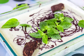 Fresh Mint Stracciatella Ice Cream with chocolate leaves | Svelte Salivations