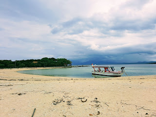 Pemandangan pantai di Pulau Menjangan BAli yang memesona