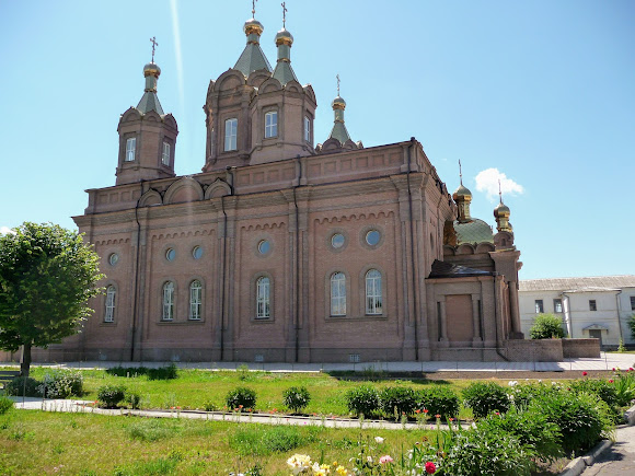 Старобельск. Свято-Скорбященский женский монастырь. Трёхпрестольный храм «Всех скорбящих радосте»