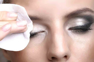 Benefits of Baby Oil to Clean your Make Up 