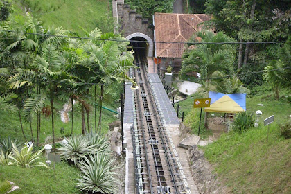 Bukit Bendera Penang Hill : Bukit Bendera (Penang Hill) - Train ride - YouTube - It is about 3 mins drive to penang hill,5 mins drive to the kek lok si temple.