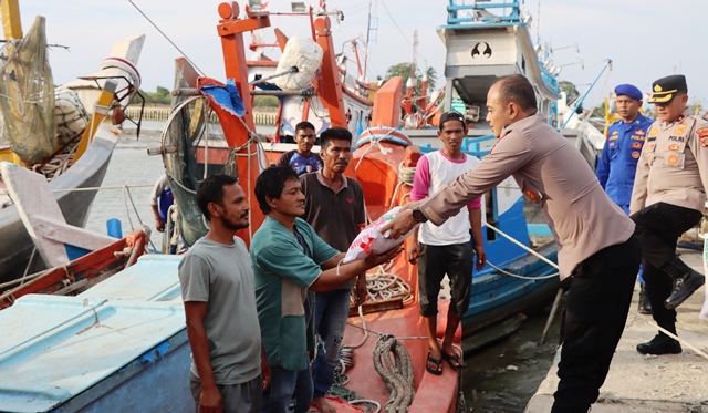 Sentuhan Kemanusiaan Kapolres Aceh Timur untuk Nelayan