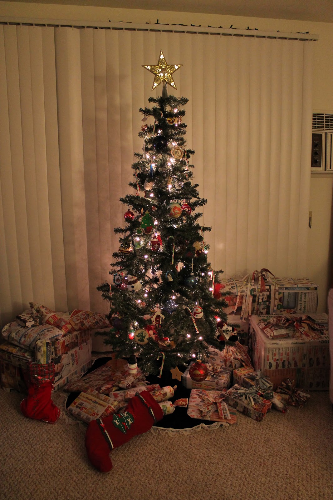 Edges of Lace: The Wrapping of the Presents