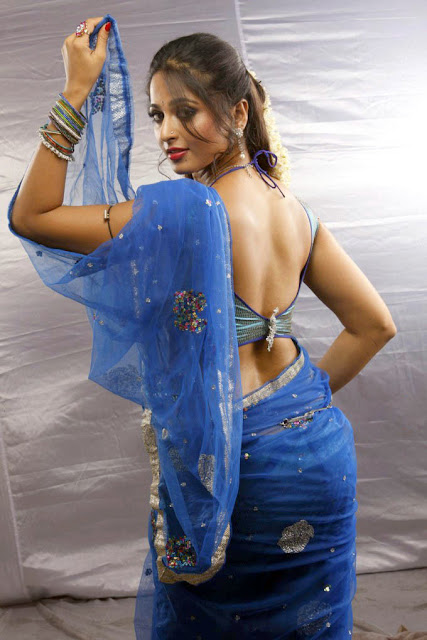 hot-sexy-indian-actress-desi-filmstar-movie-celebrity-anushka-shetty-saree-blouse