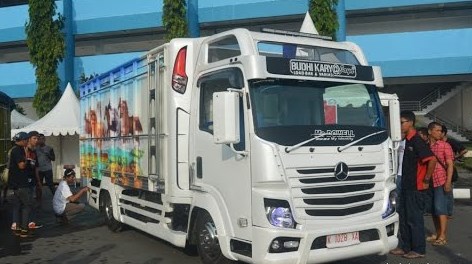 variasi mobil truk dutro putih