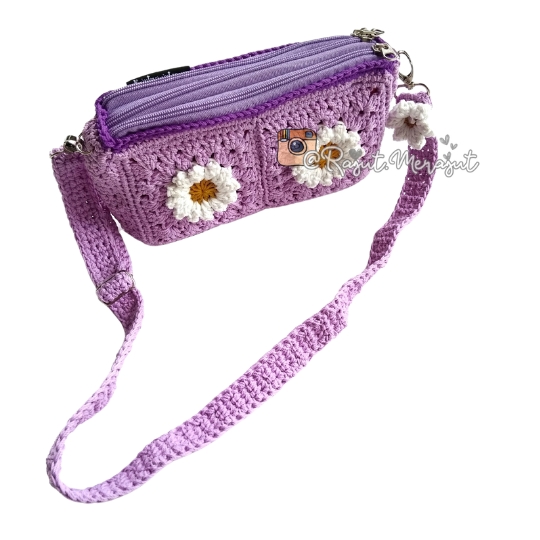 Tas Rajut Slempang Granny Square Bunga Daisy warna Ungu Muda Violet Purple Crochet Slingbag