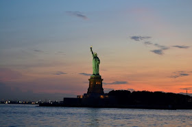 CRUCEROS EN NUEVA YORK AL ATARDECER Y MUSICA JAZZ