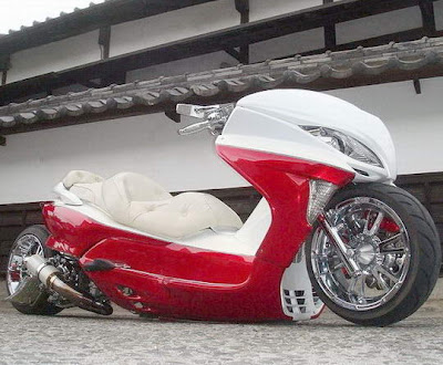 foto-menarik.blogspot.com - Gaya Extreme Modifikasi Scooter Khas Jepang