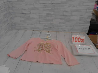 中古品　子供服　１００ｃｍ　anyFAN　ピンク　リボンプリント　長袖トップス　２９８円