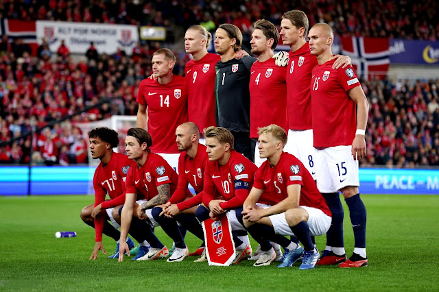 📸SELECCIÓN DE NORUEGA 📆15 octubre 2023 ⬆️Julian Ryerson, Erling Haaland, Ørjan Nyland, Stefan Strandberg, Sander Berge, Leo Østigård. ⬇️Oscar Bobb, Patrick Berg, Fredrik Aursnes, Martin Ødegaard, Birger Meling. SELECCIÓN DE NORUEGA 0 🆚 SELECCIÓN DE ESPAÑA 1 Domingo 15/10/2023, 20:45 horas. Eurocopa 2024, fase de clasificación, Grupo A, jornada 8. Oslo, Noruega, Ullevaal Stadium: 25.572 espectadores. GOLES: ⚽0-1: 48’, Gavi.