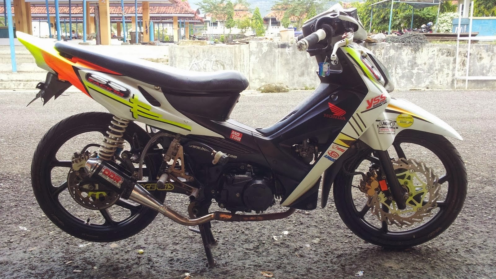 Foto Modifikasi Motor Honda Revo 2007 Terbaru