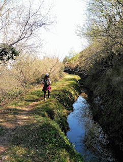 Canal en la base del Armañón