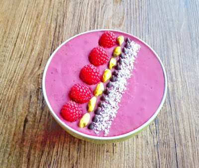 Smoothie bowl aux framboises et à la banane lauencuisine