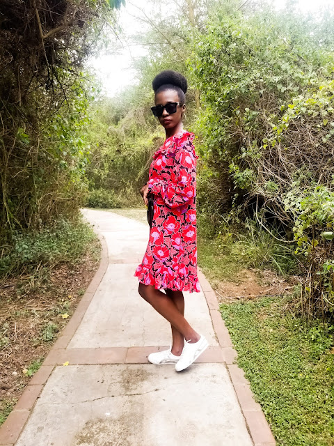 How To Wear A Floral Shift Dress With White Sneakers