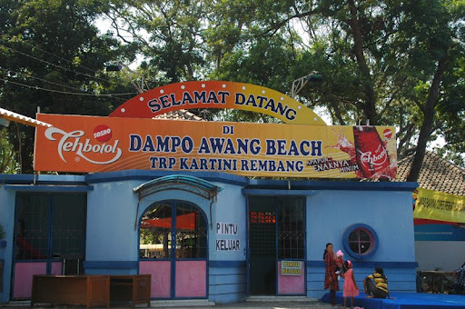 Wisata Pantai Dampo Awang di Pusat Kota Rembang Wisata Pantai Dampo Awang di Pusat Kota Rembang