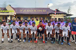 Tim Pemda vs Lantas di Final Tanding Futsal HUT Bhayangkara ke 72 di Polres Yahukimo
