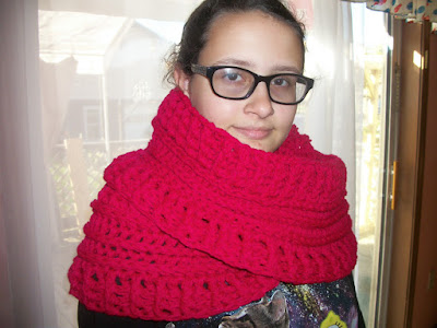 http://collettaskitchensink.blogspot.com/2015/10/make-it-monday-katniss-cowl-102615.html