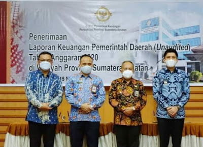 Bupati Oi Serahkan Laporan Keuangan Ke BPK