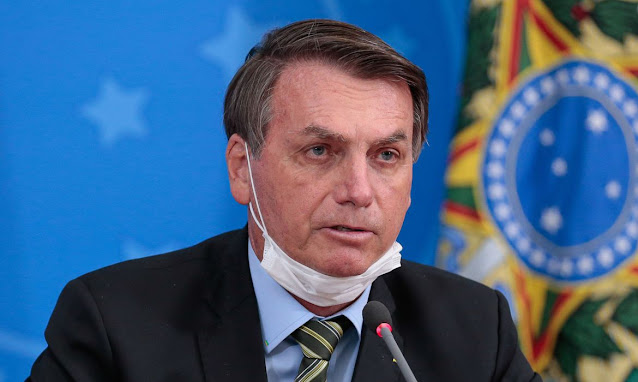 Presidente Jair Bolsonaro sanciona lei que aumenta salário mínimo.