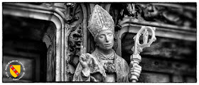 Statue de Saint-Nicolas (XVIe siècle) - Façade occidentale de la basilique de Saint-Nicolas-de-Port.