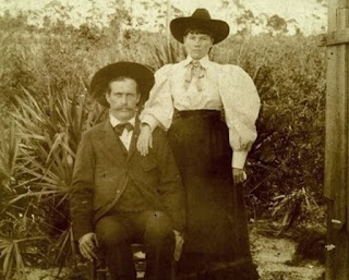1890s photo of Laura Ingalls Wilder and her husband, Almanzo, in Florida