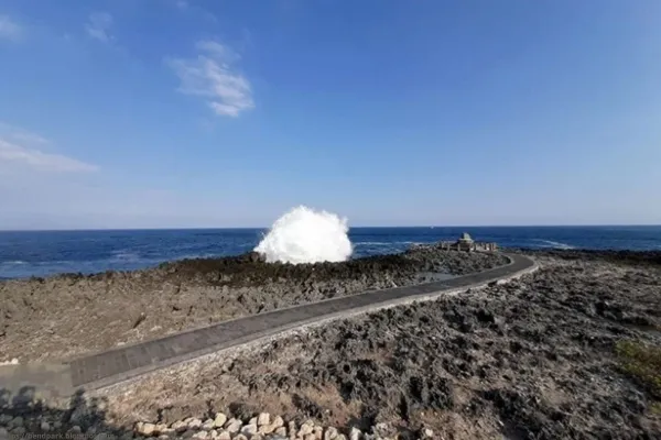 main air di atas tebing karang di waterblow bali main air di atas tebing karang di waterblow bali