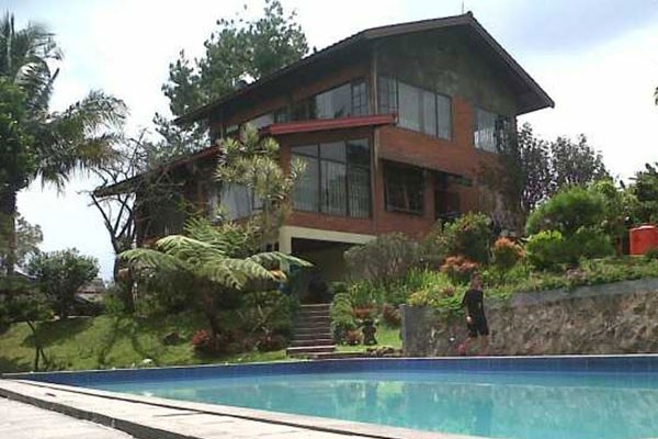 Harga Villa  di Puncak  Bogor  Untuk 2 Orang