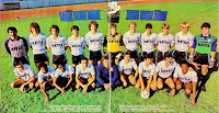 RACING CLUB  DE FRANCE Footbal - París, Francia - Temporada 1984-85 - Troch, Peltier, Renaut, Tihy, Oekland, Bas, Lafargue, Chebel, Piette, Mahut, Rousseau; Zvunka, Bridier, Ekeke, Ben-Mabrouck, De Martigny (entren.), Madjer, Honorine, Laachi y Syther - Plantilla del Racing Club de Paris, 20º clasificado en la 1ª División de Francia en esta temporada, descendiendo a la Ligue 2