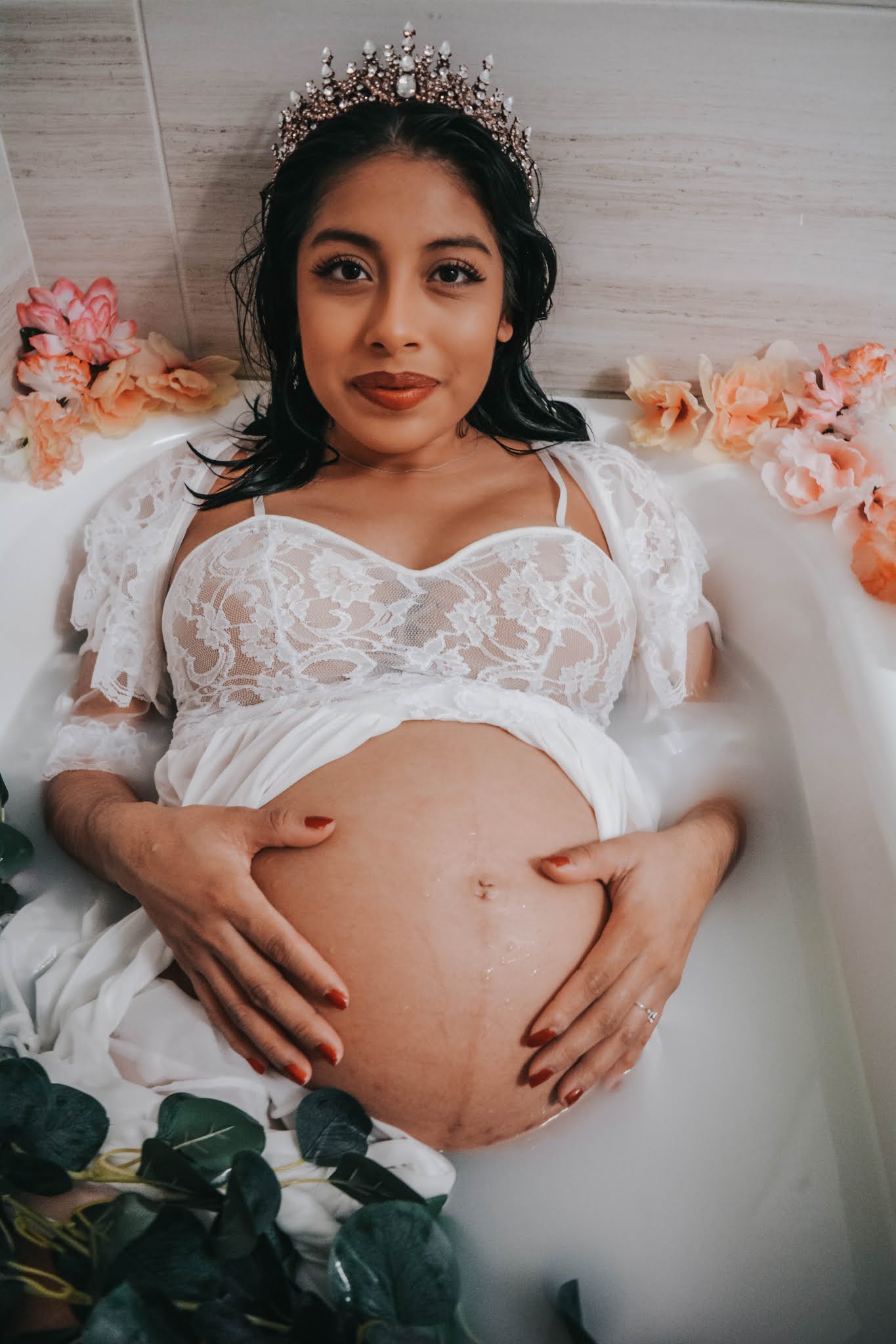 Maternity Photo Shoot Ideas: Milk Bath Photos