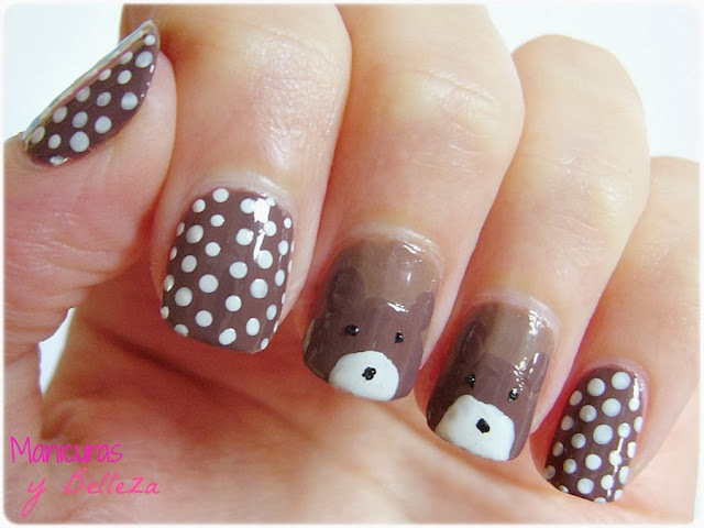 manicura marrón con ositos marrones y puntos blancos uñas nail art brown bear polka dots nails notd masglo intuitiva