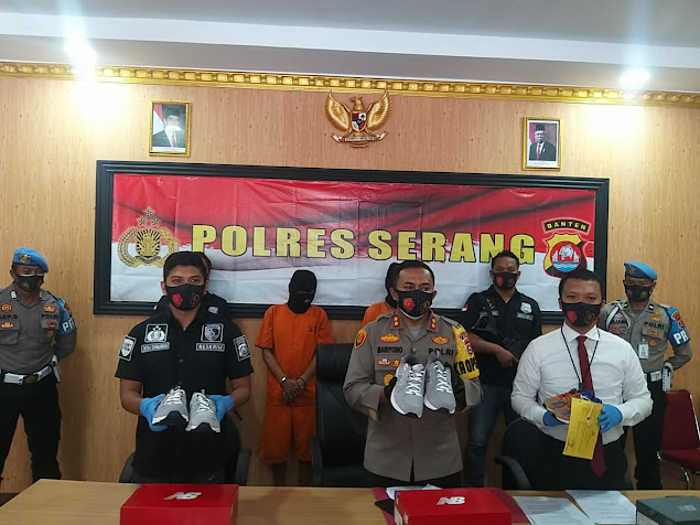    Polres Serang Tangkap Pelaku Penggelapan Sepatu Milik PT PWI